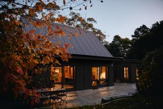 The Maple Lodge with Alpacas, Goats, Boars, Ducks & Chickens Farm Stay with Outdoor Pizza Oven - Robertson - 4