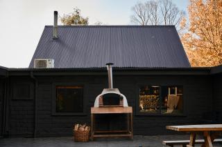 The Maple Lodge with Alpacas, Goats, Boars, Ducks & Chickens Farm Stay with Outdoor Pizza Oven - Robertson - 6