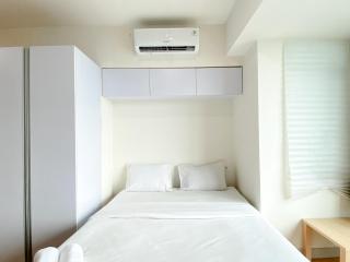 Best Modern Studio at Grand Kamala Lagoon Apartment By Travelio - Bekasi - 4