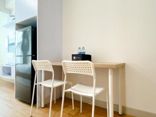 Best Modern Studio at Grand Kamala Lagoon Apartment By Travelio - Bekasi - 2