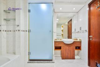 Spacious 1BR Apartment Lake View Tower, Cluster B JLT - 4