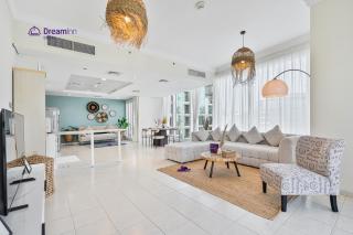 Spacious 1BR Apartment Lake View Tower, Cluster B JLT - 7