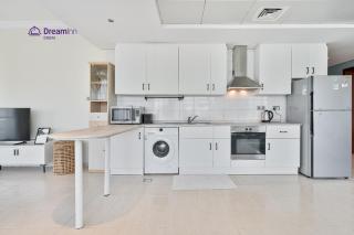 Spacious 1BR Apartment Lake View Tower, Cluster B JLT - 2