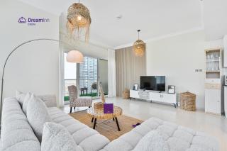 Spacious 1BR Apartment Lake View Tower, Cluster B JLT - 5