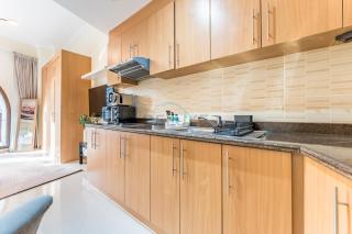 Studio with Balcony & View, Walk to Miracle Garden, Short Drive to MOE, Lincoln Park B, Arjan By Deluxe Holiday Homes - 6