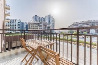 Studio with Balcony & View, Walk to Miracle Garden, Short Drive to MOE, Lincoln Park B, Arjan By Deluxe Holiday Homes - 3