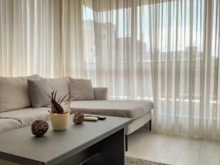 Elite Business Residence with Free Gym Pass and Full Office Setup - Plovdiv - 7