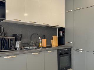 Elite Business Residence with Free Gym Pass and Full Office Setup - Plovdiv - 6