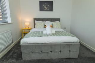 Central Coventry 2 Bed Apartment with Free Parking and 350mbps Wifi - Longford - 5
