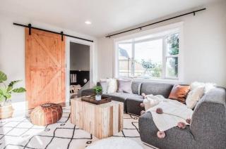 Stylish Modern Farmhouse wYard 10 mins from DT - 0