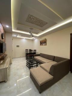 Luxury Studio Appt Facing Eiffel - Lahore - 4