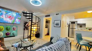 Urban affordable staycation - Houston - 9