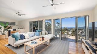 Hamptons By The Bay - Nelson Bay - 8
