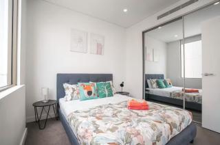 205 Waterloo Mall Park Parking Train STA 2BR - Sydney - 2