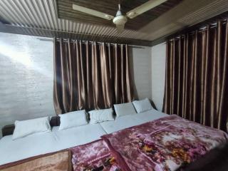 Singh Hotel's Shubhadra Boutique Stay - Mathura - 9