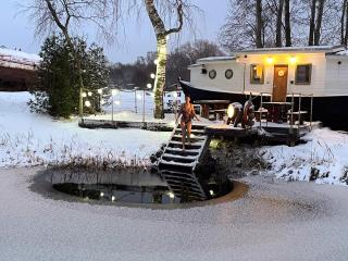 Cozy little house with sauna on a fishing boat - Pärnu - 3