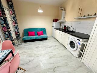 Flamingo Top Center Apartment - Warna - 3