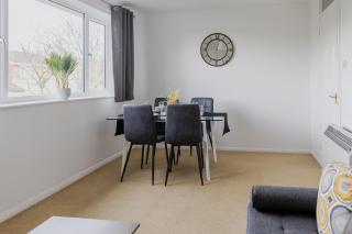 Stylish Home Near Addenbrookes Hospital by Traboule Properties Ltd - - 2