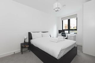 Modern 2 Bed 2 Bath with Patio Access - Londra - 0