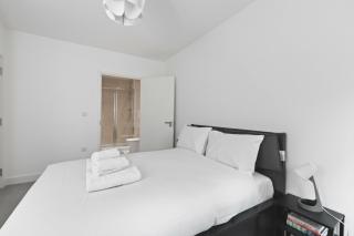 Modern 2 Bed 2 Bath with Patio Access - Londra - 7