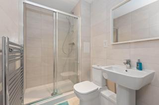 Modern 2 Bed 2 Bath with Patio Access - Londra - 5