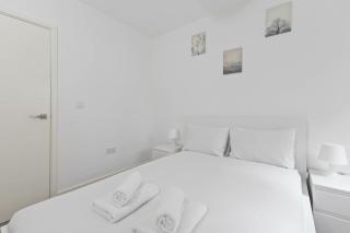 Modern 2 Bed 2 Bath with Patio Access - Londra - 2