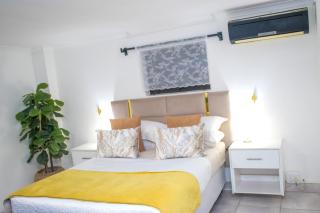 Optimum Stay Self Catering Accommodation - - 6