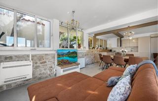 Lovely Apartment In Jezera - Jezera - 8