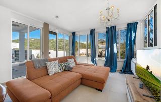 Gorgeous Apartment In Jezera - 1