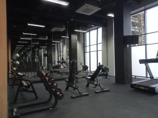Cozy Stay and Comfy Studio Loft Kingland Avenue Apartment By Travelio - Tangerang - 5