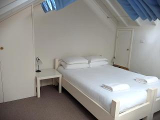 Rural Studio with Shared Pool, Large Gardens & Tennis, Dog Friendly! Chichester Holiday Properties - 4