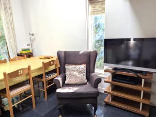 Rural Studio with Shared Pool, Large Gardens & Tennis, Dog Friendly! Chichester Holiday Properties - Chichester - 1