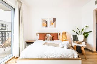 Voyage Waters Edge Studio With Canal Views - Yas Island - 2