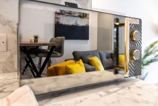 Cosy 2-Bed Apartment in the Heart of Basingstoke - Basingstoke - 1