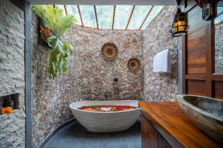 Green Sari Private Villa by Travellink Bali - Ubud - 8