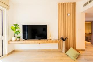 Cozy Retreat At Waters Edge, By Voyage - Yas Island - 1