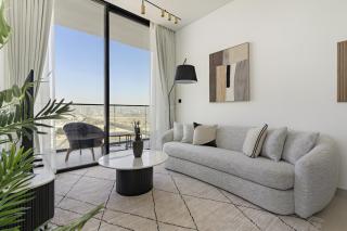 VayK - Stylish 2BR Retreat with Jacuzzi in Binghatti Onyx - 4