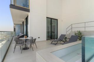 VayK - Stylish 2BR Retreat with Jacuzzi in Binghatti Onyx - 1
