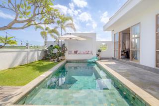 Cantik Maria- Stylish 3BR Villa with Calming Ricefield Views - 0