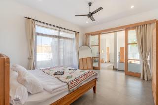 Chantik Villa - Escape to Peace - Stylish 3BR Villa with Calming Ricefield Views - Canggu - 4