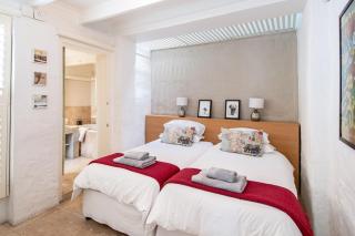 See Table Mountain from a Historic Home - Kapstadt - 6