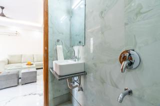 Homlee-Classic 4BHK Flat Central DEL-Lift-Parking - 3