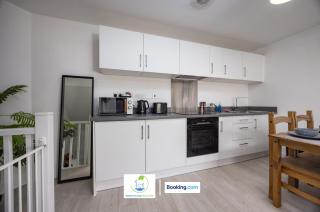 Cosy Retreat By Green Haven Escapes Short Lets & Serviced Accommodation Seacroft With Free Off-Street Parking & Pet-Friendly - Killingbeck - 7