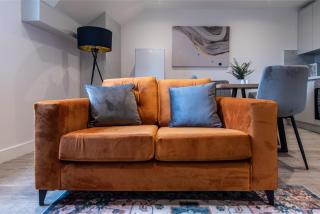Central 2 Bed Apartment - Shops, Dining & Trains Nearby - Basingstoke - 1
