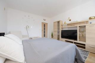 Śmiała Comfy Apartment Pet-friendly by Noclegi Renters - Varsovia - 6
