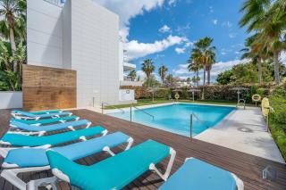 Newly Built 3 BDRM Lavish Penthouse Next to Beach - Marbella - 8