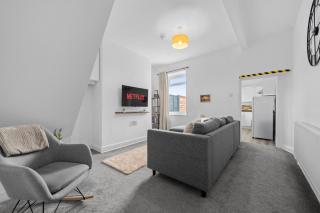 Cosy 3-Bed House in Blackrod - 9