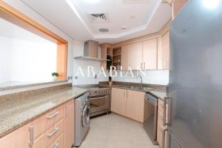 Beautiful 1BR Palm Jumeirah with Pool and Beach Access - 8