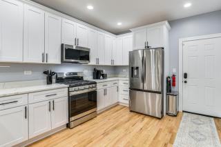 1 Mi to Garfield Park Conservatory Modern Apt! - 8