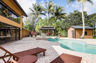 Pool Table and Bar Spacious West Palm Beach Retreat - West Palm Beach - 0